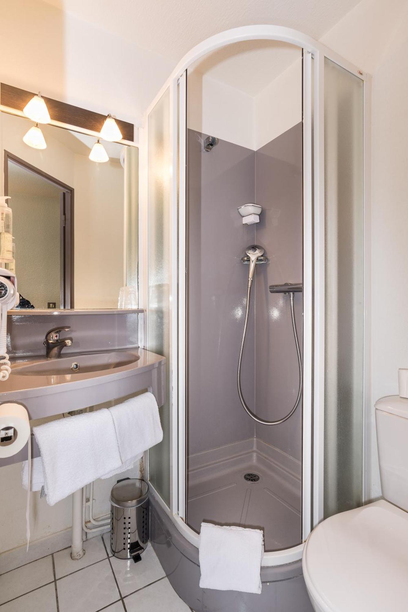 Brit Hotel Chambery Bagian luar foto