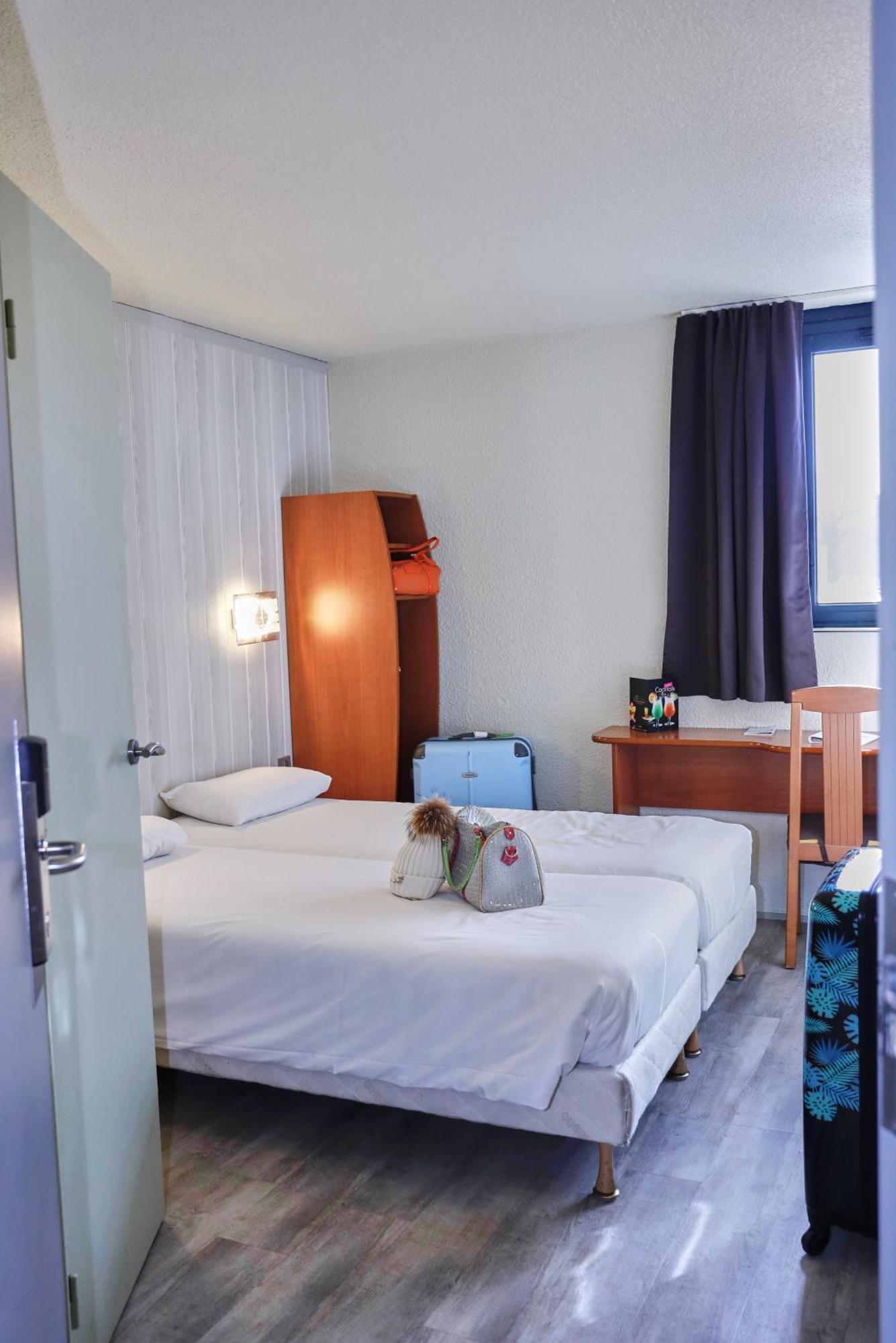 Brit Hotel Chambery Bagian luar foto