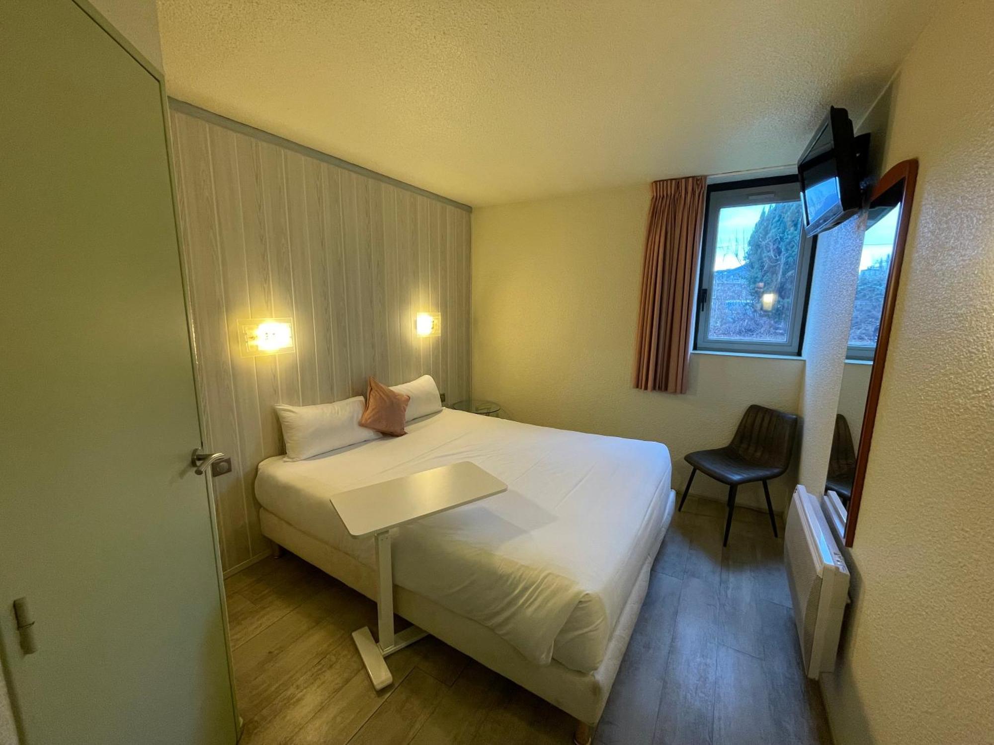 Brit Hotel Chambery Bagian luar foto