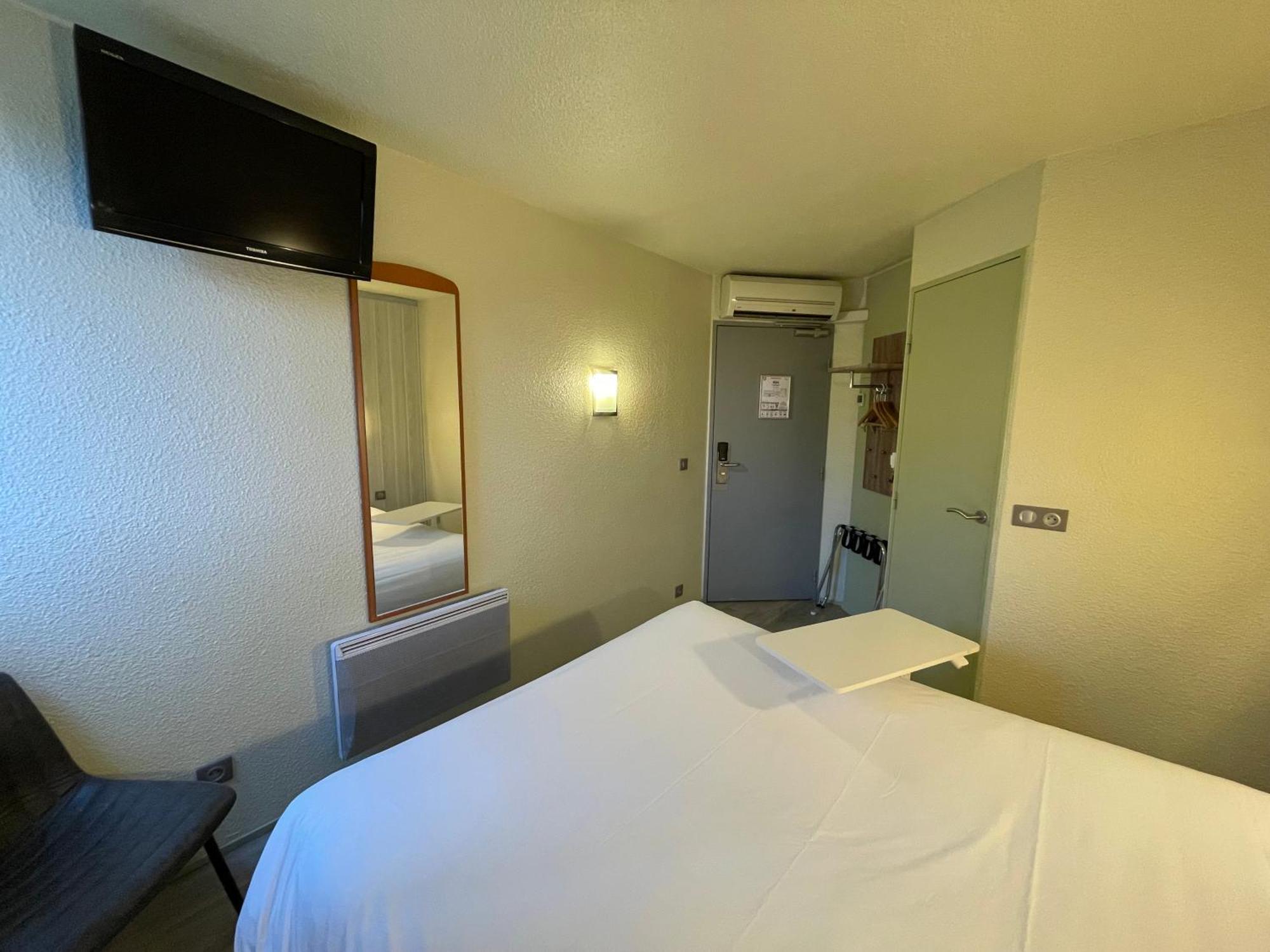Brit Hotel Chambery Bagian luar foto