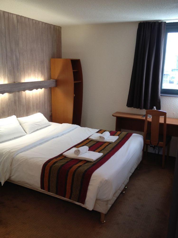 Brit Hotel Chambery Bagian luar foto